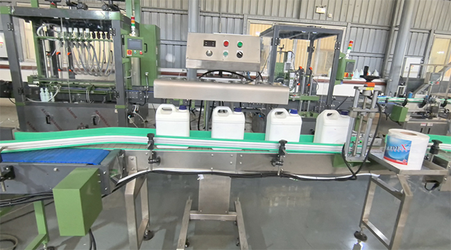 新品线落成！广州星火实现机油润滑油智能化称重灌装(图1)